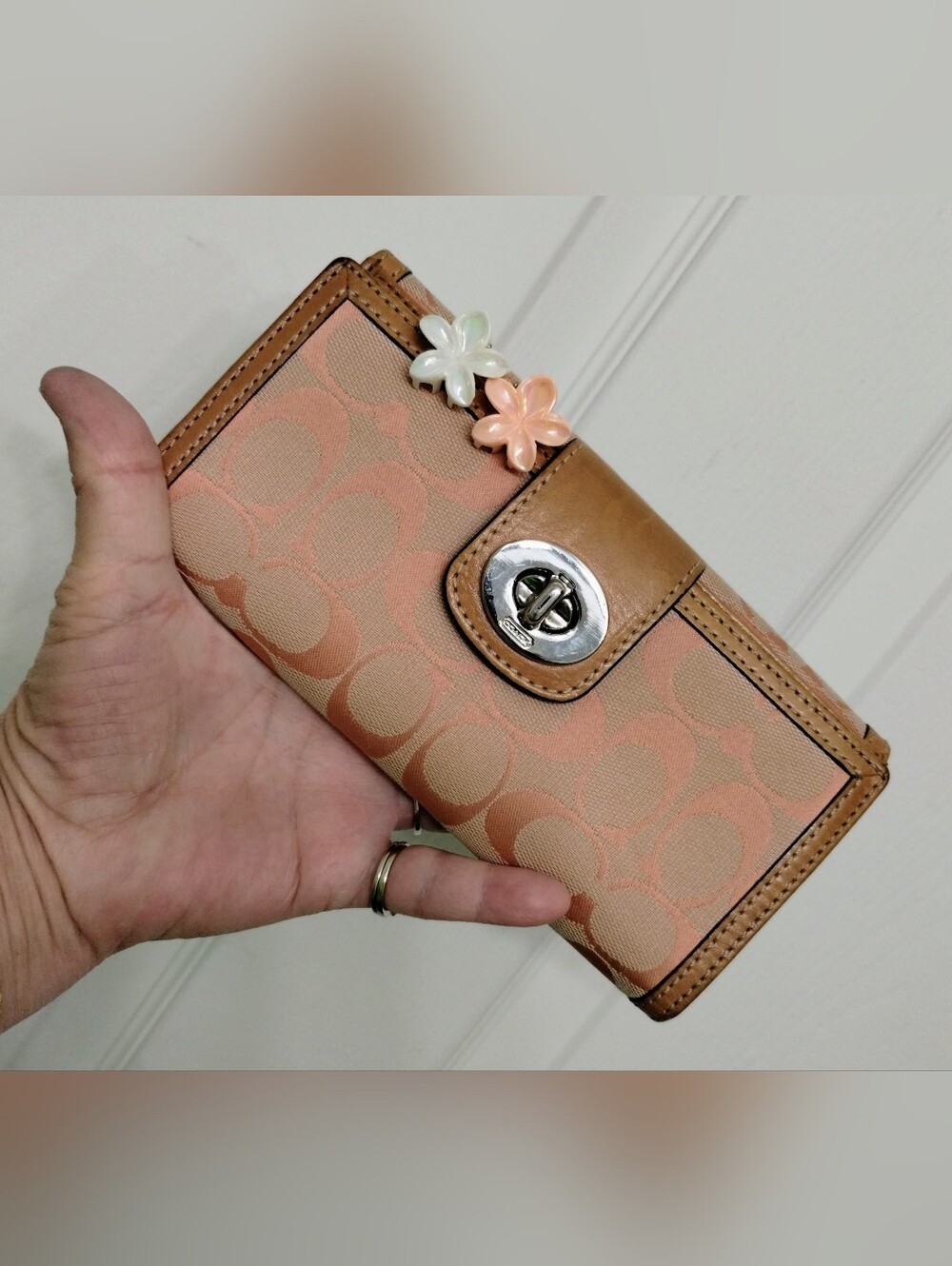 Coach Turnlock Wallet Vintage Y2K Pink & Tan